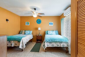 YanceyLargo-6BR Two-Story Estate w/Mountain Views by RedAwning