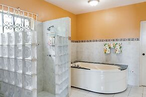 YanceyLargo-6BR Two-Story Estate w/Mountain Views by RedAwning