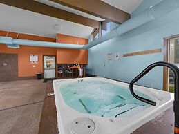 A304 Lake Cliffe 2 Bedroom Condo by RedAwning