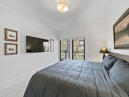 A304 Lake Cliffe 2 Bedroom Condo by RedAwning