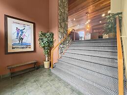 A304 Lake Cliffe 2 Bedroom Condo by RedAwning