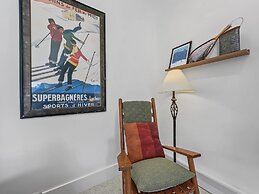 A304 Lake Cliffe 2 Bedroom Condo by RedAwning