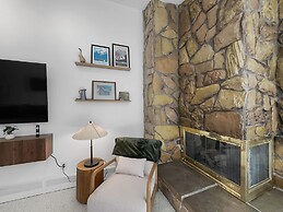 A304 Lake Cliffe 2 Bedroom Condo by RedAwning