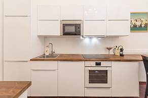 Music Academy Suite Café Vian Apartman Kft