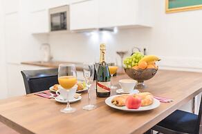 Music Academy Suite Café Vian Apartman Kft