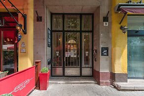 Music Academy Suite Café Vian Apartman Kft