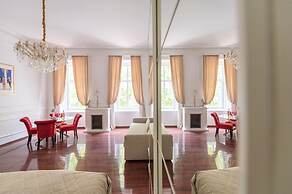 Music Academy Suite Café Vian Apartman Kft