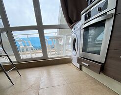 1-bed Modern Sea View Apartment in Aparthotel