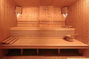 1-bed Modern Sea View Apartment in Aparthotel