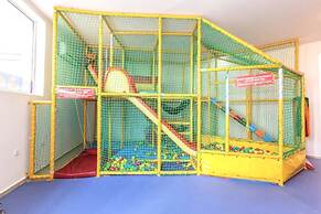 1-bed Modern Sea View Apartment in Aparthotel