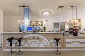 1-bed Modern Sea View Apartment in Aparthotel