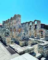 1-bed Modern Sea View Apartment in Aparthotel