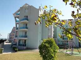 1-bed Modern Sea View Apartment in Aparthotel