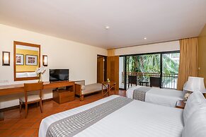 Naithonburi Beach Resort