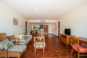 Naithonburi Beach Resort