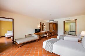 Naithonburi Beach Resort