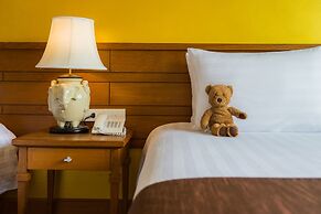 Naithonburi Beach Resort