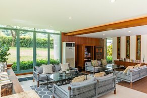 Naithonburi Beach Resort