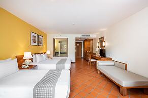 Naithonburi Beach Resort