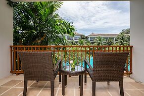 Naithonburi Beach Resort