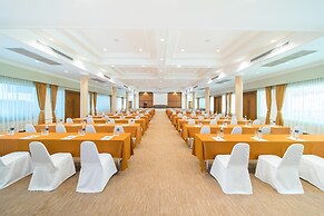 Naithonburi Beach Resort