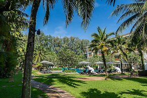 Naithonburi Beach Resort