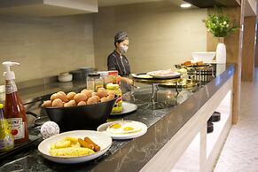 Naithonburi Beach Resort