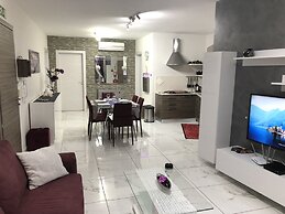 Sea View 2 Bed Apartment Close to Beach