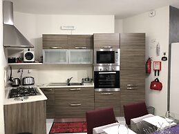 Sea View 2 Bed Apartment Close to Beach