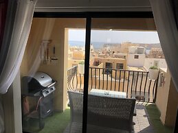 Sea View 2 Bed Apartment Close to Beach