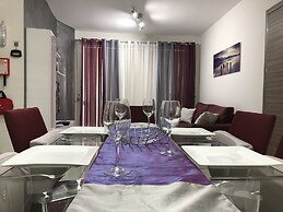 Sea View 2 Bed Apartment Close to Beach