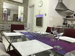 Sea View 2 Bed Apartment Close to Beach