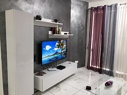 Sea View 2 Bed Apartment Close to Beach