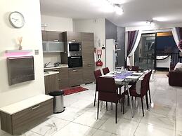 Sea View 2 Bed Apartment Close to Beach