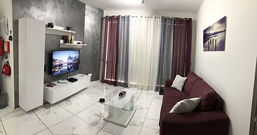 Sea View 2 Bed Apartment Close to Beach