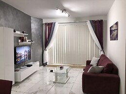 Sea View 2 Bed Apartment Close to Beach