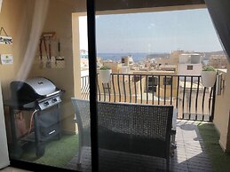 Sea View 2 Bed Apartment Close to Beach