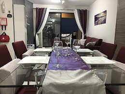 Sea View 2 Bed Apartment Close to Beach