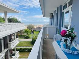 Seafront Apartment - Beahost