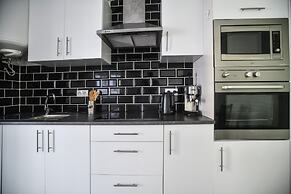 Design Apartment Near The Sea