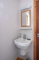 Contemporary One Bedroom Apartment Close To All Amenities In Conservat