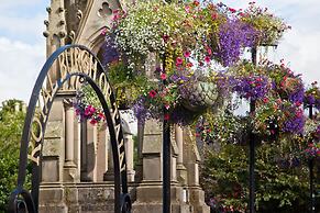 Contemporary One Bedroom Apartment Close To All Amenities In Conservat