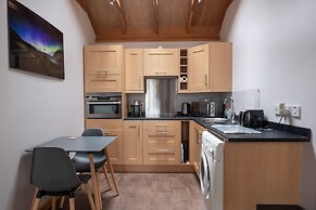 Contemporary One Bedroom Apartment Close To All Amenities In Conservat