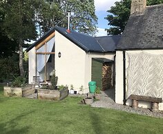 Contemporary One Bedroom Apartment Close To All Amenities In Conservat