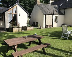 Contemporary One Bedroom Apartment Close To All Amenities In Conservat