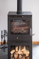 Contemporary One Bedroom Apartment Close To All Amenities In Conservat