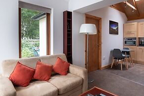 Contemporary One Bedroom Apartment Close To All Amenities In Conservat