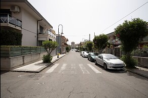 Furnished Open-space Apartment Near the sea and Commercial Points