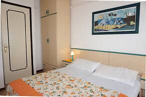 Excellent Location for a Flat With Shared Pool