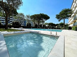 Excellent Location for a Flat With Shared Pool